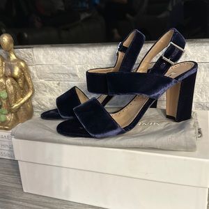 Manolo Blahnik blue velvet heels